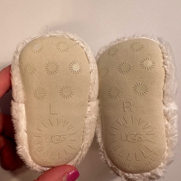 Baby Ugg Cream Booties - Picture 4 of 6